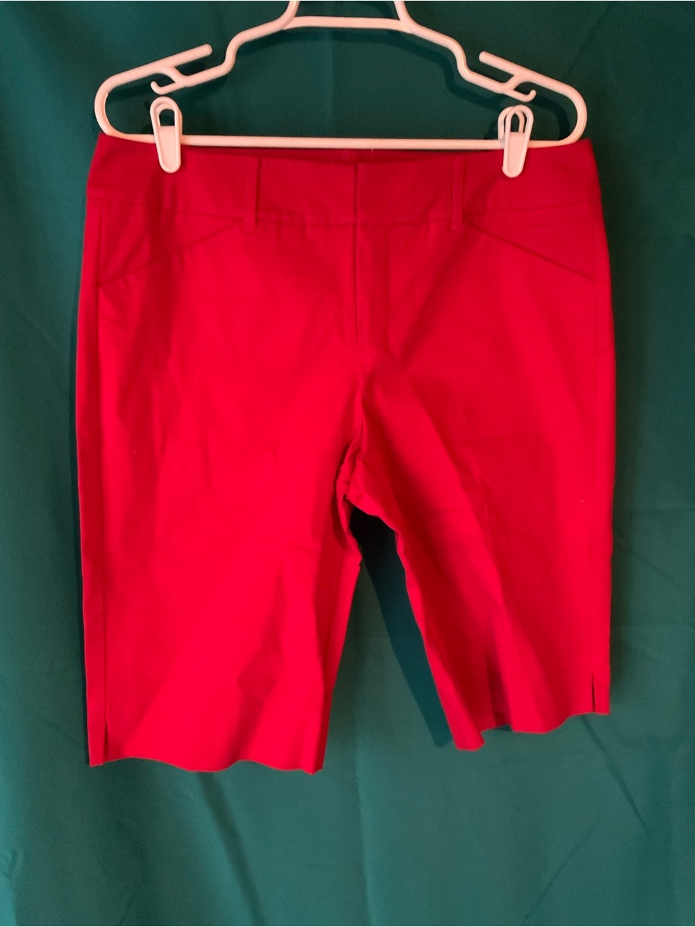 CHRISTIN MICHAELS, Women’s Shorts, RED, ZIPPER FRONT CLOSURE, 4 FAKE POCKETS